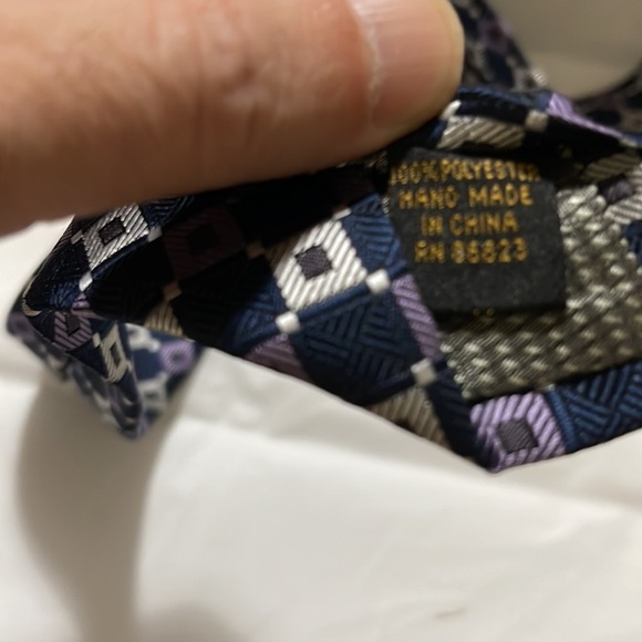 Alexander Julian men’s tie in dark navy, and purple and silver diamond pattern. - Picture 4 of 4